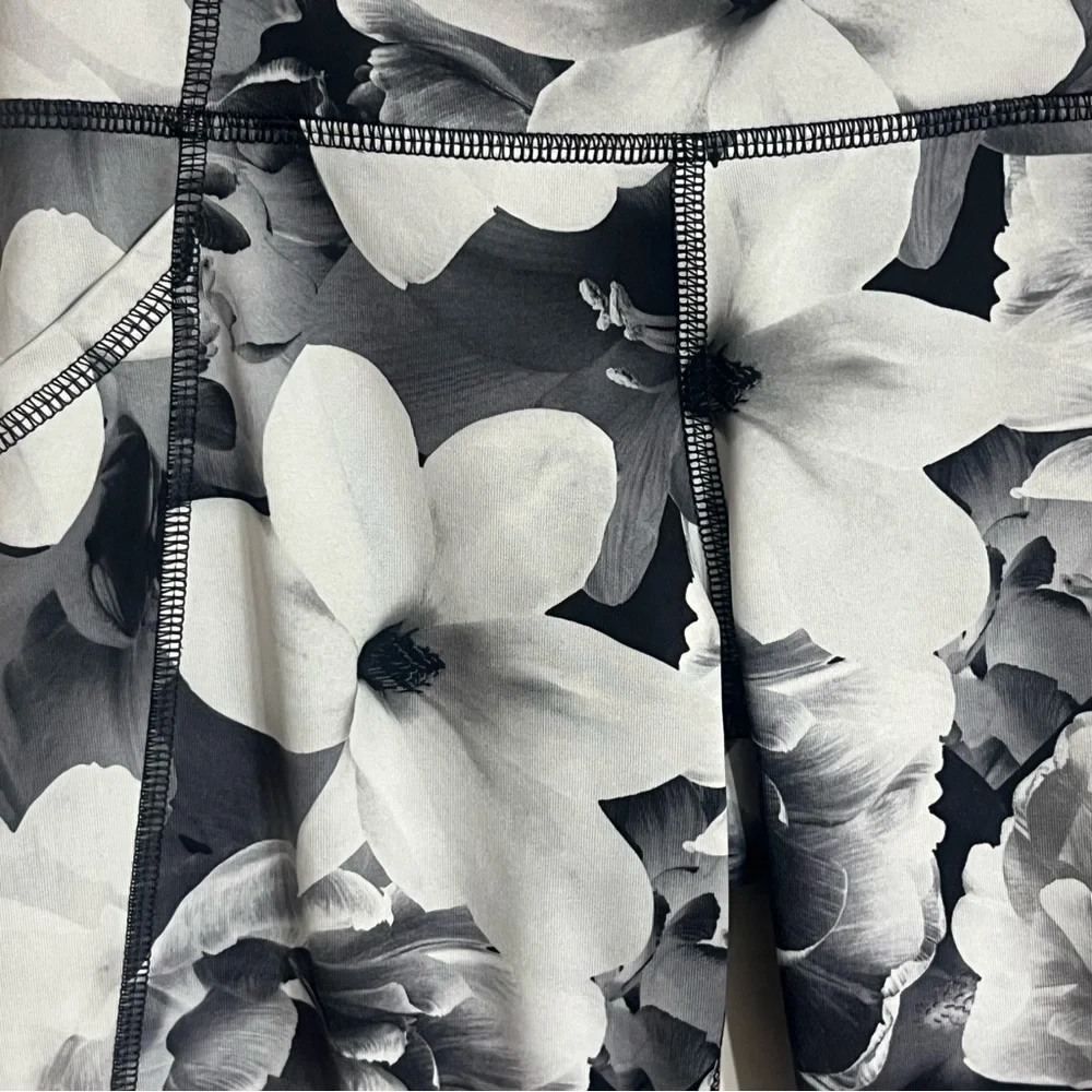 Girls Old Navy Active Leggings Go Dry Black White Tie Dye‎ Size 10-12